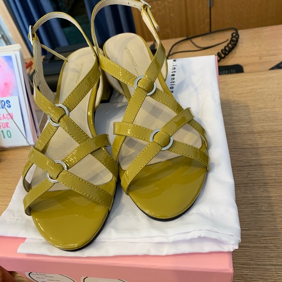 INTENTIONALLY BLANK KIMORA SANDALs !!!! - Picture 2 of 6